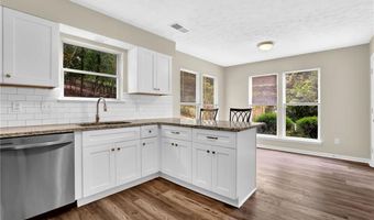 10480 Summer Creek Dr, Alpharetta, GA 30022
