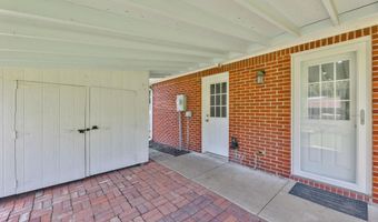 305 Valleyview Ct, Andover, KS 67002
