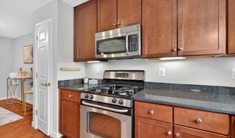 4163 S FOUR MILE RUN Dr 301, Arlington, VA 22204