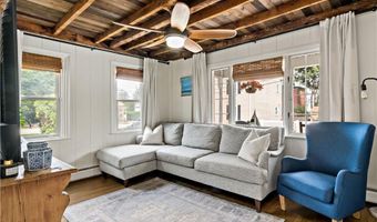 8 Lincoln Ave, Bristol, RI 02809