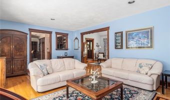 10 Oak Hill Dr, Lincoln, RI 02865