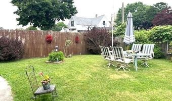 23 Rock St, Bristol, RI 02809