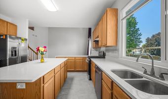 750 Majestic Dr, Algonquin, IL 60102