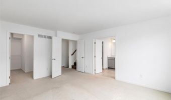 2769 Ashcombe Dr, Ann Arbor, MI 48105