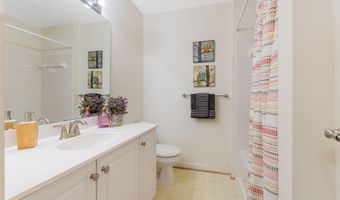 7716 EFFINGHAM Sq, Alexandria, VA 22315