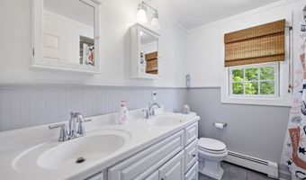 17 Wolfpits Rd, Bethel, CT 06801