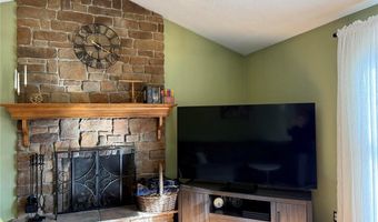 251 Kingston Dr, Aurora, OH 44202