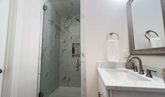124 Court St 303, Bay St. Louis, MS 39520
