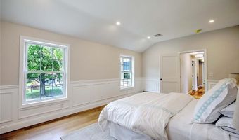 1 Cheshire Dr, Barrington, RI 02806