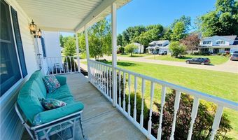 869 MOSS CANYON Dr, Amherst, OH 44001