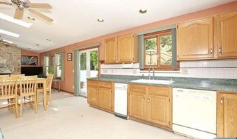 64 Lunn Ave, Bergenfield, NJ 07621