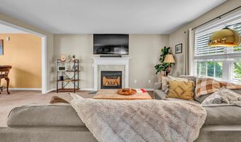 45 Pocono Ln 10, Danbury, CT 06810