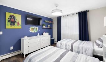 54 Salem Ave, Cranston, RI 02920