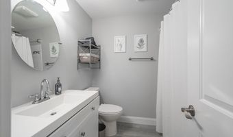 51 Mountain View Dr, Brookfield, CT 06804