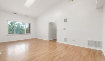 941 N Swift Rd 301, Addison, IL 60101