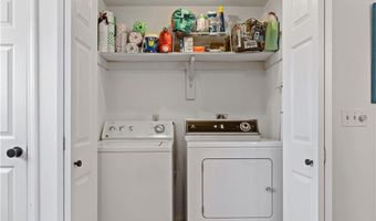 26 W Narragansett Ave 6, Newport, RI 02840