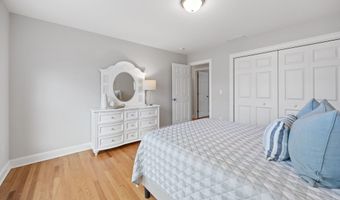 48 Willow St, Cheshire, CT 06410