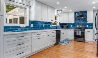 190 Brookhaven Rd, North Kingstown, RI 02852