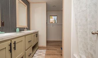 3 Back Rd, Abbot, ME 04406