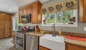 3 Holly Ln, Brookfield, NH 03872