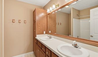 815 Centerville Trl, Aurora, OH 44202