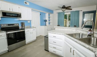 6393 Barberry Dr, Avon, IN 46123