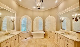 708 Town And Country Dr, Adel, GA 31620