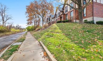 1026 Kehrs Mill Rd 4, Ballwin, MO 63011