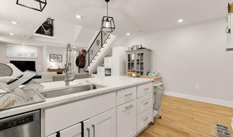 719 18TH St NE 719-1, Washington, DC 20002