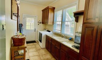 156 Lake Oglethorpe Dr, Arnoldsville, GA 30619