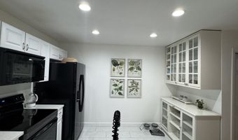 8 Scuppo Rd APT 13, Danbury, CT 06811