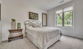 994 Emerald Hills Dr S, Arnolds Park, IA 51331