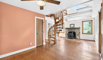 207 Pawson Rd, Branford, CT 06405