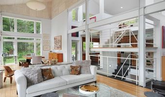 103 Long View Dr, Becket, MA 01223