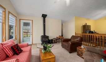 1012 E Magnolia Dr, Brandon, SD 57005