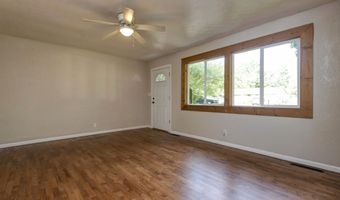 308 S Rinker Ave, Aurora, MO 65605