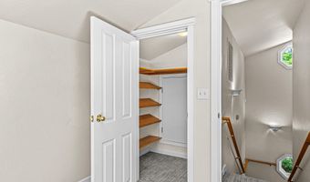 380 Hemlock Ln, Ashland, OR 97520