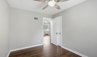 9860 Berwick Dr, Affton, MO 63123