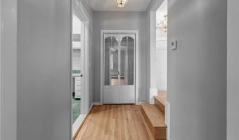 553 Bellevue Ave 14, Newport, RI 02840