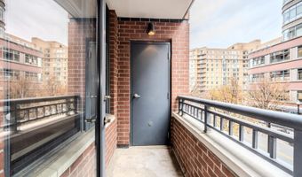 1021 N GARFIELD St 318, Arlington, VA 22201