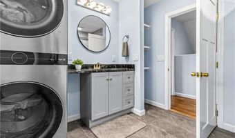 7 Jill Ct, East Providence, RI 02915