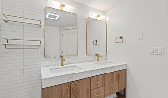 259 Falmouth Rd, Falmouth, ME 04105