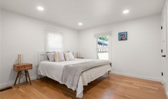 14 Robinson St, Narragansett, RI 02882