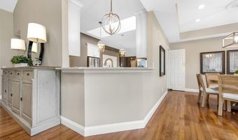 924 Forest Lake Ct, Ballwin, MO 63021