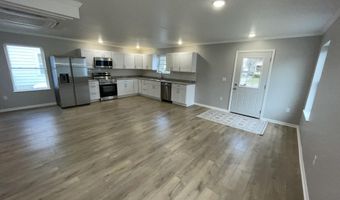913 Pine Ave, Alma, MI 48801