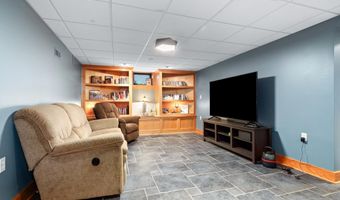 815 Midway Dr, Auburn, IN 46706