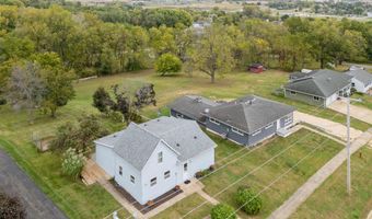 304 E Plum St, Anamosa, IA 52205