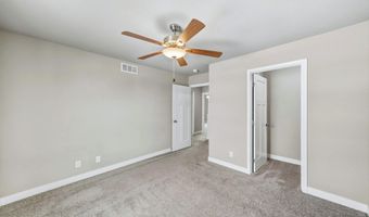 2812 NW Lois Ln, Ankeny, IA 50023