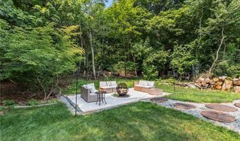 137 Overlook Dr, Warwick, RI 02818
