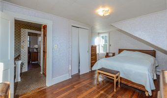 318 Mitchell's Ln, Middletown, RI 02871